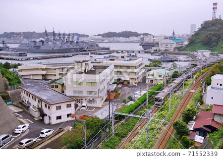 JR橫須賀線＆護衛艦愛宕（橫須賀本港/吉倉碼頭） 71552339
