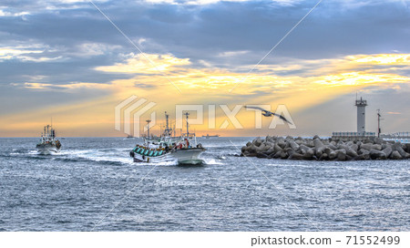 Fishing boat in the sea in front of Guryongpo, Pohang Fishing boat in the sea in front of Guryongpo, Pohang 71552499