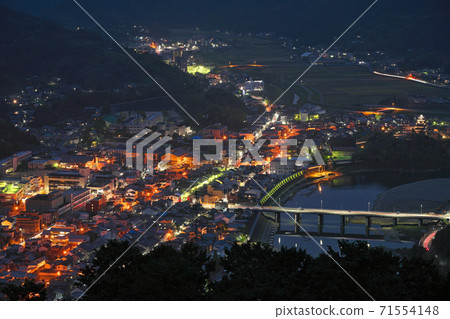 [Overlooking the city of Ozu from the Fujiyama Park Observatory (night view)] Taguchi, Ozu City, Ehime Prefecture 71554148