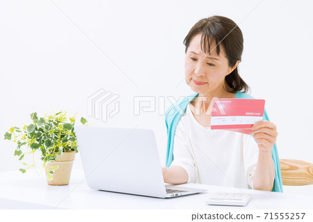 Thinking about a woman with a passbook 71555257