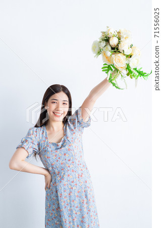 Beautiful woman holding flowers Beautiful woman holding flowers 71556025