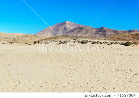 Footpath to Papagayo beaches 71557064