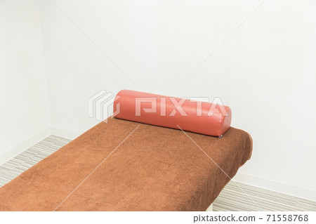 Osteopathic clinic treatment bed massage 71558768