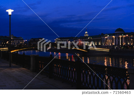 Moscow River embankment at night with water reflection, Moscow, Russia. 71560463