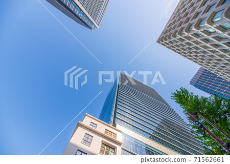 Cityscape of Marunouchi, Tokyo in the blue sky Cityscape of Marunouchi, Tokyo in the blue sky 71562661