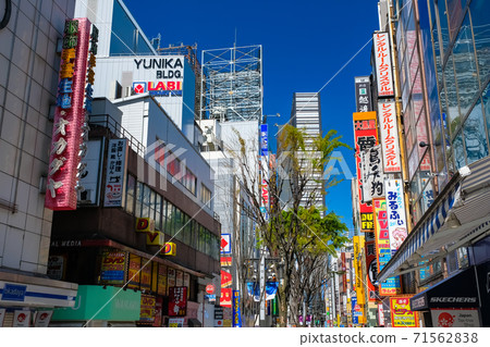 新宿站東口站前More 2nd Avenue 71562838