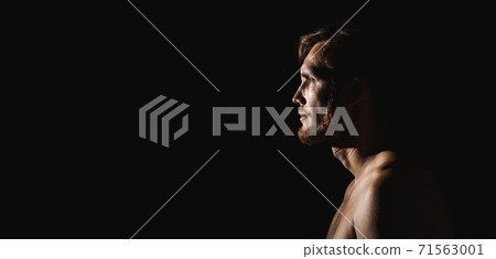 Portrait of a man in profile. 71563001