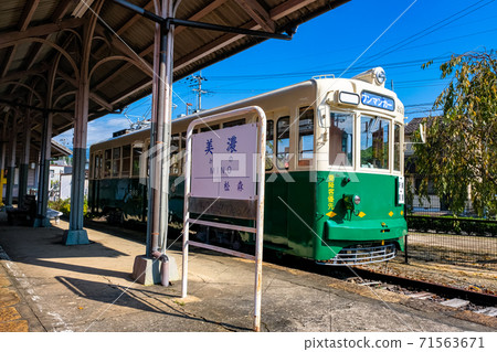 Vehicle display of the former Meitetsu Mino Station Building in Mino City, Gifu Prefecture 71563671