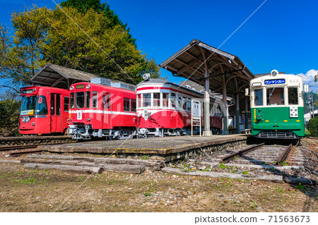 Vehicle display of the former Meitetsu Mino Station Building in Mino City, Gifu Prefecture 71563673