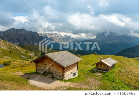 Odle Puez mountain and wooden chalets in Dolomites, Trentino Alto Adige, Italy Odle Puez mountain and wooden chalets in Dolomites, Trentino Alto Adige, Italy 71568462