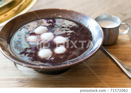 Red bean soup in Japanese restaurant. The glutinous rice balls are in the red bean soup. Red bean soup in Japanese restaurant. The glutinous rice balls are in the red bean soup. 71572062