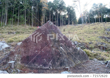 Petrograph of Mt. Kasagi (Ena City, Gifu Prefecture) 71572620
