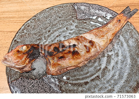 自製和簡單的自製“天然鯛魚鹽烤”彩色鉛筆素描風格 71573063