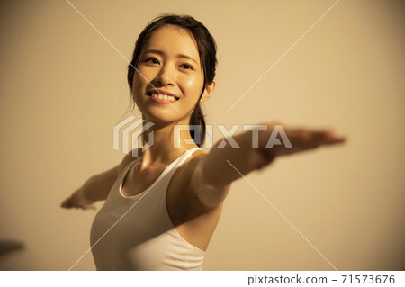 Female athlete sports 71573676