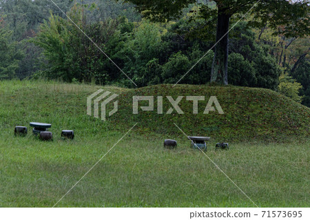 Ceramic bench 71573695