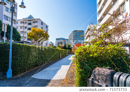 Keio Horinouchi Station, Hachioji-shi, Tokyo Scenery in front of the station Kazami chicken pedestrian bridge Keio Horinouchi Station, Hachioji-shi, Tokyo Scenery in front of the station Kazami chicken pedestrian bridge 71573733