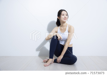 Female athlete sports 71573873