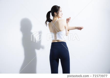 Female athlete sports 71573977