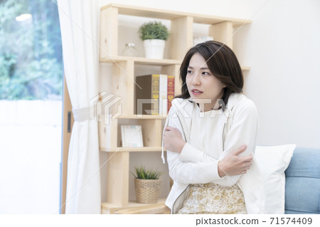 Cold woman chills illness Cold woman chills illness 71574409