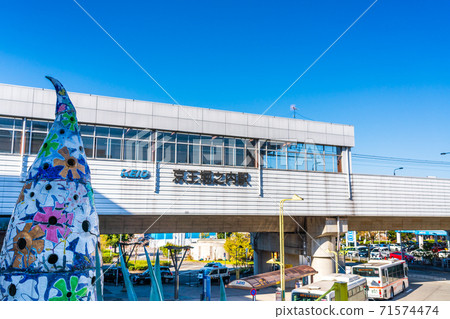 Scenery in front of Keio Horinouchi Station on the Keio Sagamihara Line in Hachioji, Tokyo Scenery in front of Keio Horinouchi Station on the Keio Sagamihara Line in Hachioji, Tokyo 71574474