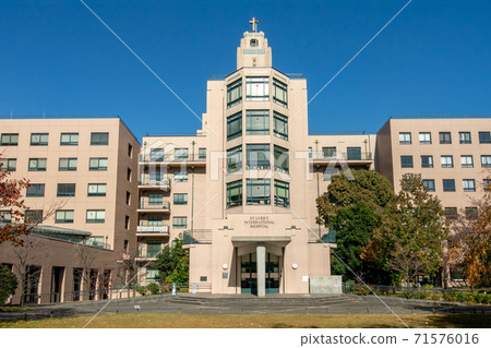 St. Luke's International Hospital in Chuo-ku, Tokyo 71576016