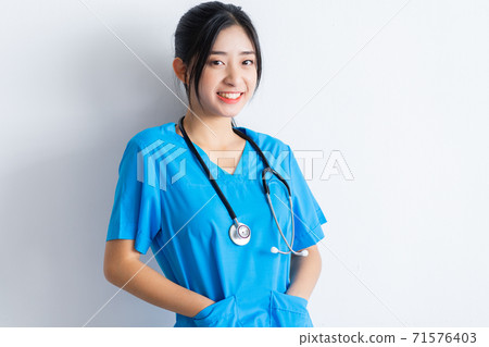 Woman doctor Woman doctor 71576403