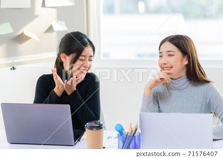 Women business conversation Women business conversation 71576407