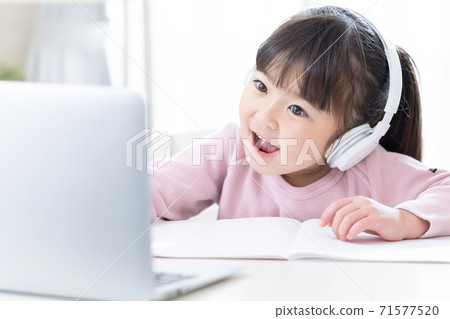 在線上課的女孩 71577520