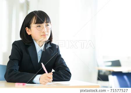 初中女生上課 初中女生上課 71577527