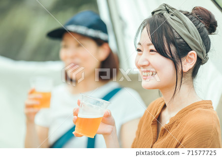 在營地歡呼 71577725