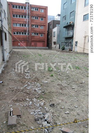 建築山谷中的間隙 71578190