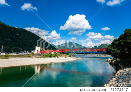 Nagara River and Mino Bridge, Mino City, Gifu Prefecture 71578547