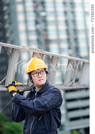 Maintenance worker man carrying aluminium ladder 71580380