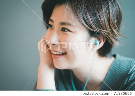 30多歲的女性生活方式 71580696