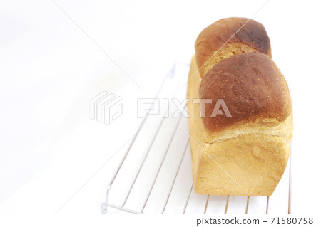Freshly baked bread and mountain-shaped bread 71580758