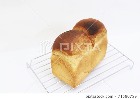 Freshly baked bread and mountain-shaped bread 71580759