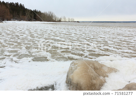 Ice formation on a river , Ob reservoir, Russia Ice formation on a river , Ob reservoir, Russia 71581277