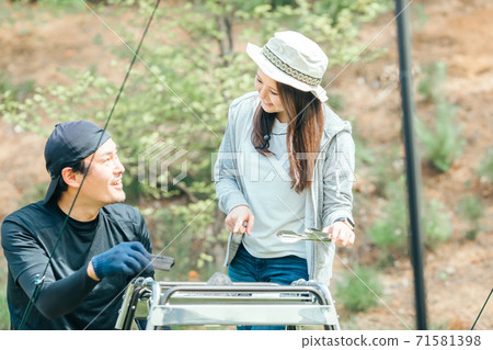 Men and women who turn on charcoal Men and women who turn on charcoal 71581398