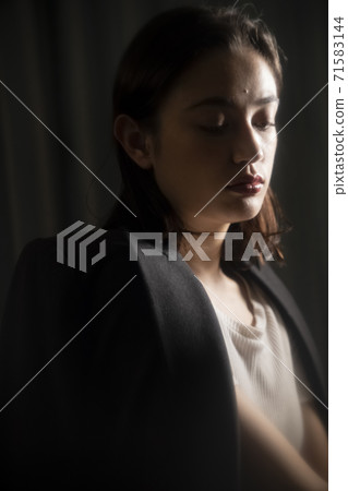 Women's portrait Women's portrait 71583144