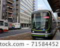 A tram in the afternoon that runs through the streets of Hiroshima 71584452