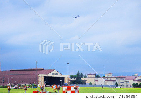 Transport aircraft for training flights 71584884