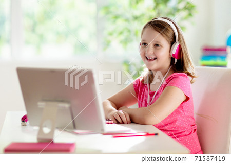 Online remote learning. School kids with computer. 71587419