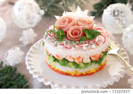 Christmas cake sushi 71587837