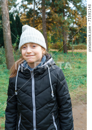 teen girl in autumn city park, walking and relaxing, beautiful nature 71591148