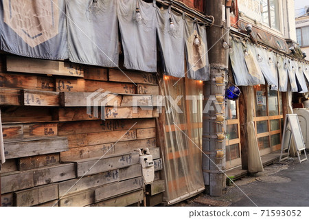 漁夫式小酒館，托羅盒，溫暖，裸露的燈泡 71593052