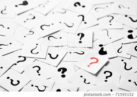 Pile of question mark signs scattered around 71593152