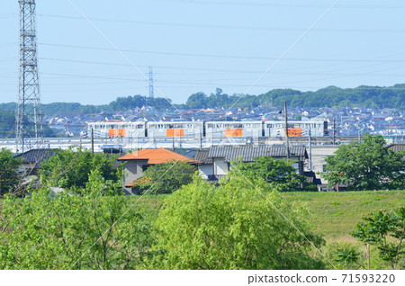 穿越多摩川的“多摩市單軌電車”（東京都立川市錦町五丁目） 71593220