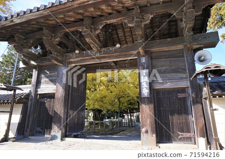 岡山縣Kumenan町的淨土佛教寺廟，“出生寺”（Hoenen的出生地）：Sanmon 71594216