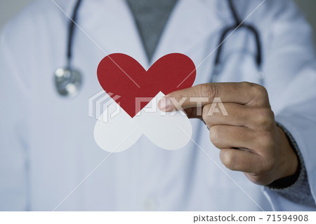 doctor showing antibiotic resistance symbol 71594908