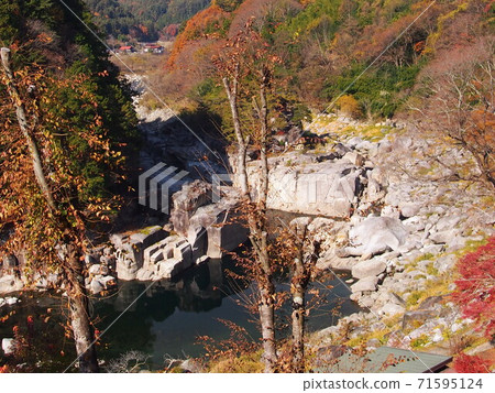 睡覺的地板 71595124